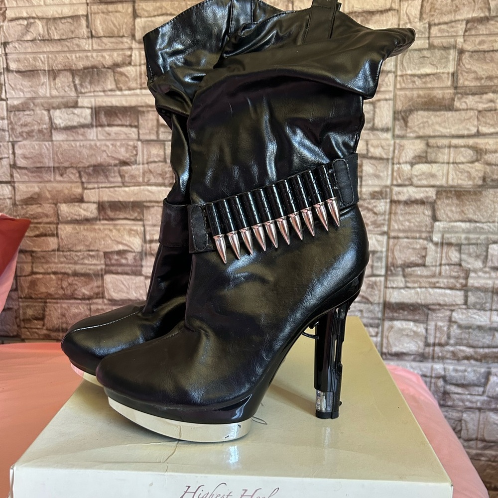 This is a cool platform boot .. sexy … brand new ..